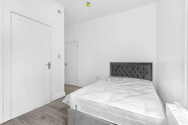 En-Suite Room to Let – Mitcham  CR4 3LJ Main Photo