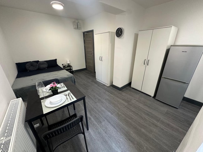 🏡 Spacious Studio Flat to Let in - Dollis Hill  Main Photo