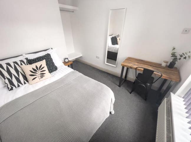 Double Bedroom Available! All Bills Included Main Photo