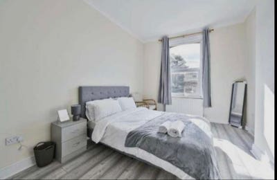 Lovely Double Room | 1Min Walk to Station Main Photo