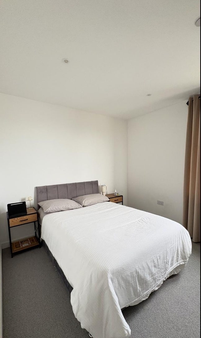 En-Suite Available in a High Rise Building Main Photo