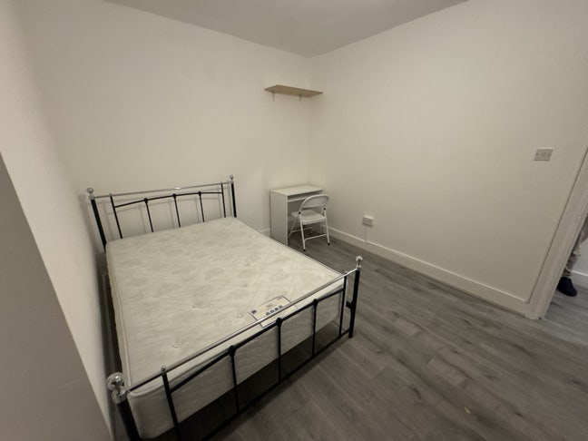 Spacious double bedrooms on Brick Lane Main Photo