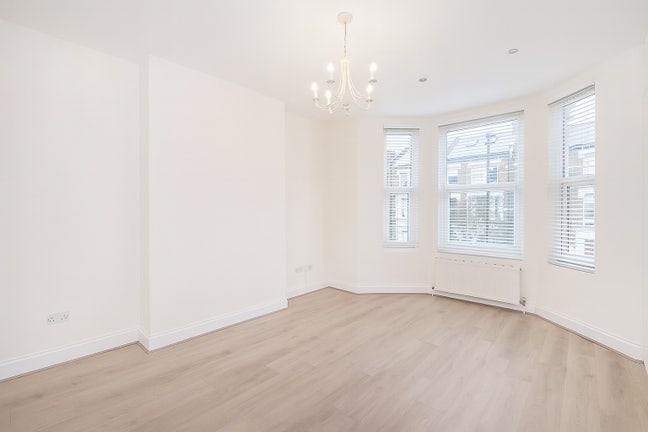 2 bed, 1 bath flat in Queens Park Main Photo