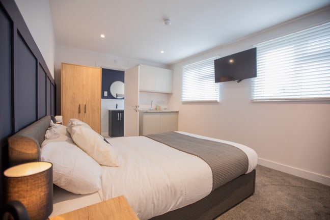 Large Kitchenette / Ensuite room available now! 🏡  Main Photo