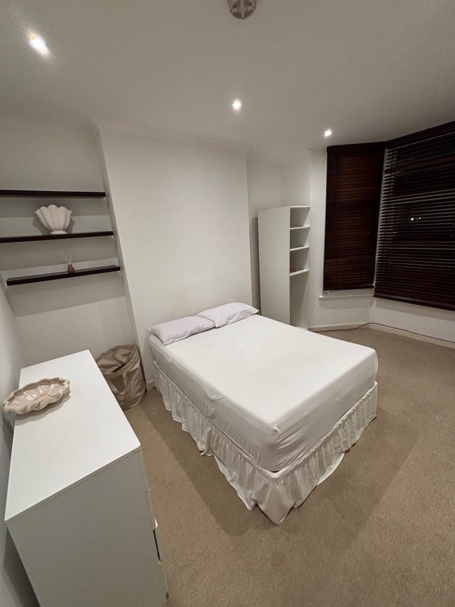 Double room, available immediately  Main Photo