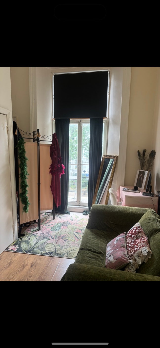 Big double room with balcony off Portobello Road Main Photo