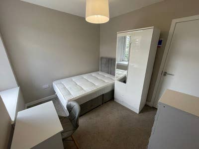 Room Available- 3 Bed flat in Dundee Main Photo