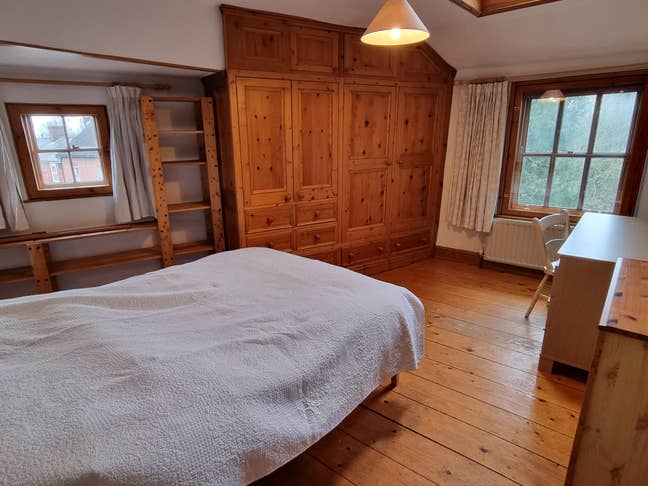 Large peaceful room with garden in central Bury Main Photo