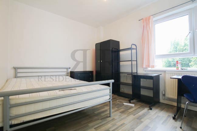 SEMI self contained acc 15min walk London bridge  Main Photo