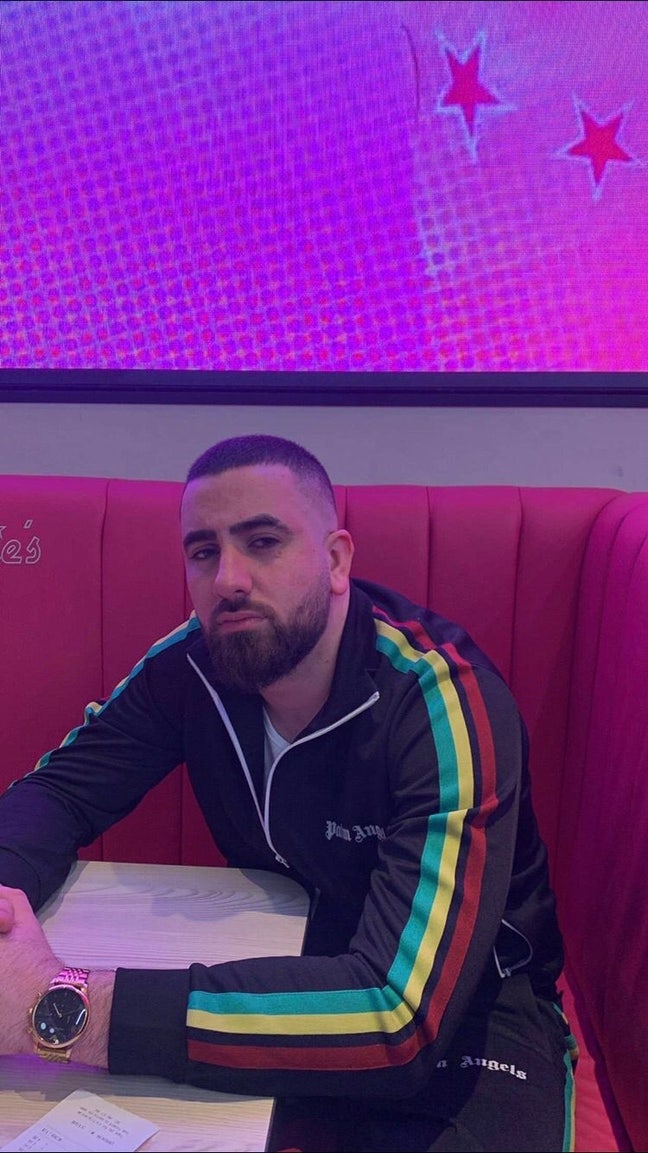 Looking for a room Main Photo