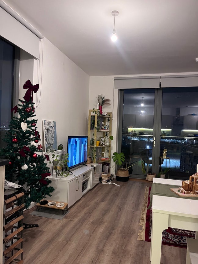 1 bed in 2 bed flat available  Main Photo