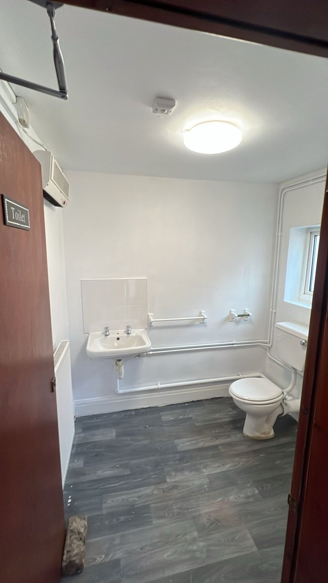 Newly refurbished device apartments rooms  Main Photo