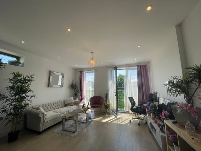 Bright and spacious new-build apartment  Main Photo