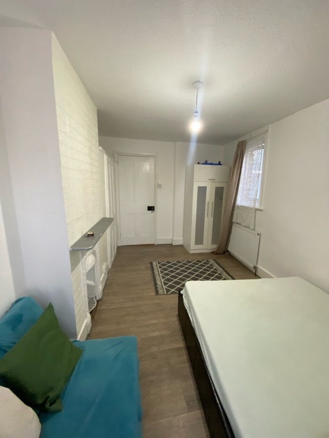 King size Large Double bedroom to rent in Ilford  Main Photo