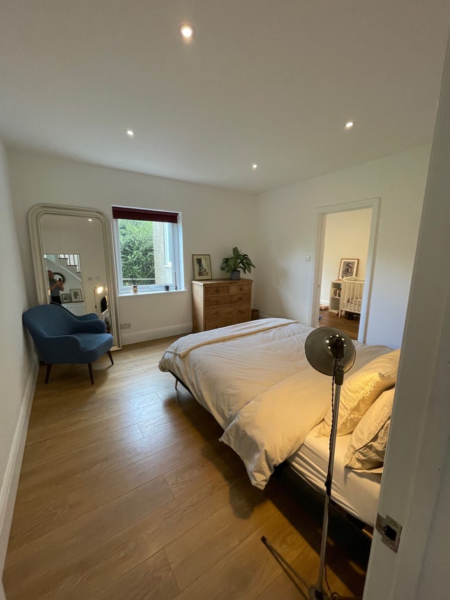 Room with study and ensuite  Main Photo