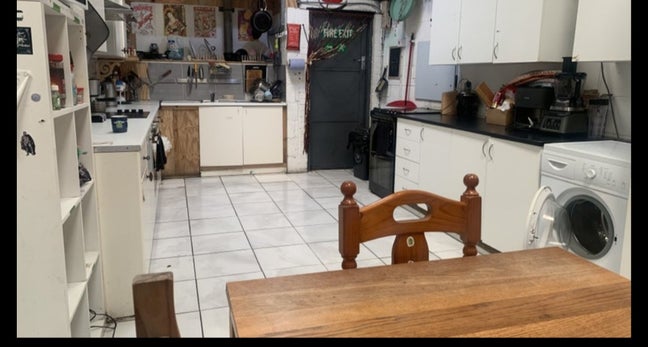 Double room for £900 with mezzanine in Tottenham H Main Photo