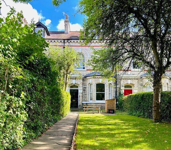 1 room available in 7 people student housing  Main Photo