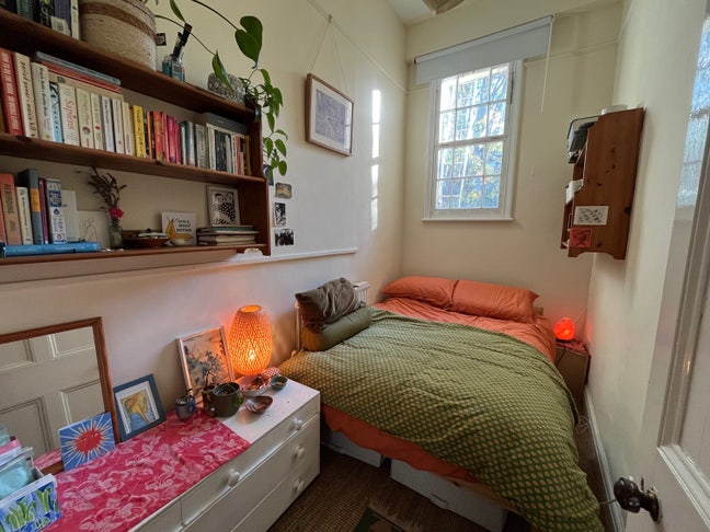 Double room in beautiful Georgian flat  Main Photo