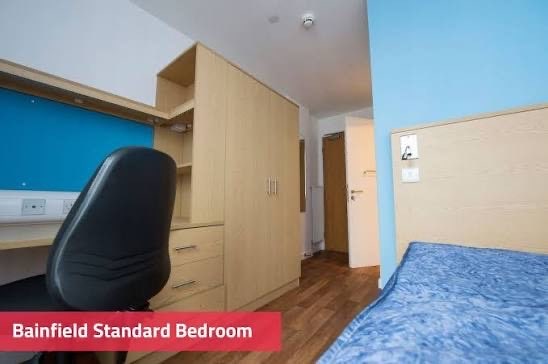 Bainfield Student Accommodation – Ensuite Room  Main Photo