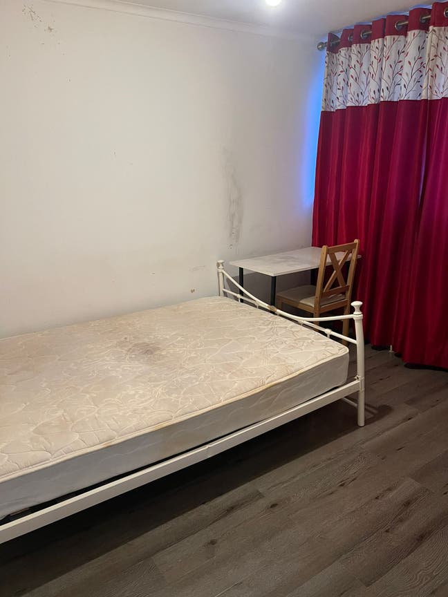 Lodger Required Main Photo