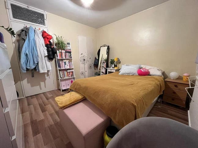 Spacious double room in a friendly flatshare Main Photo