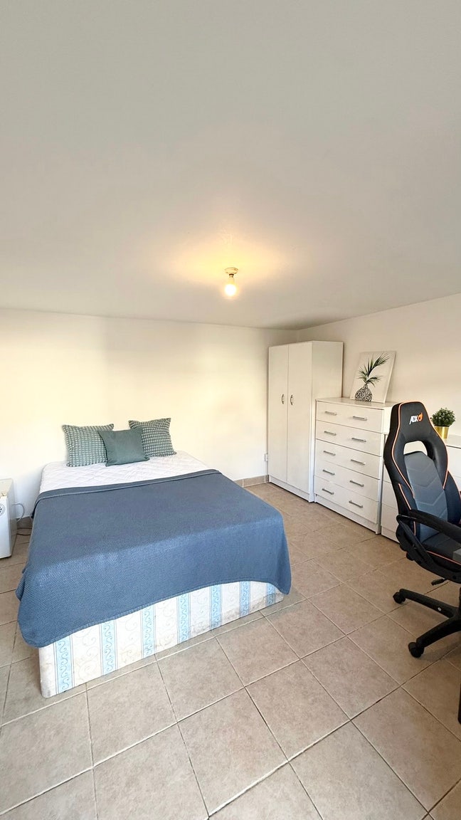 Massive Double for Single  7’Bus to Wembley Park Main Photo