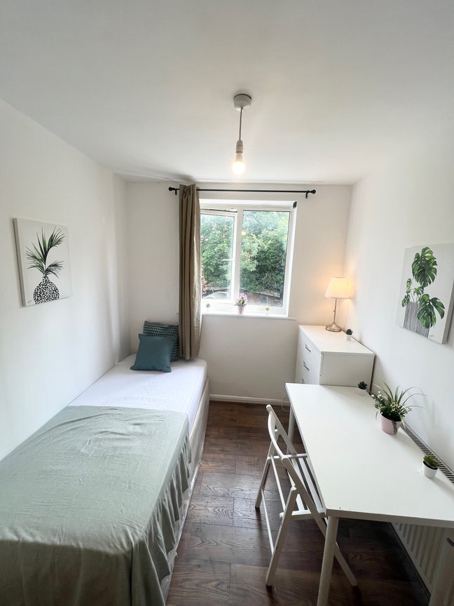 Cheapest Single Room in Town Walking Distance Stat Main Photo