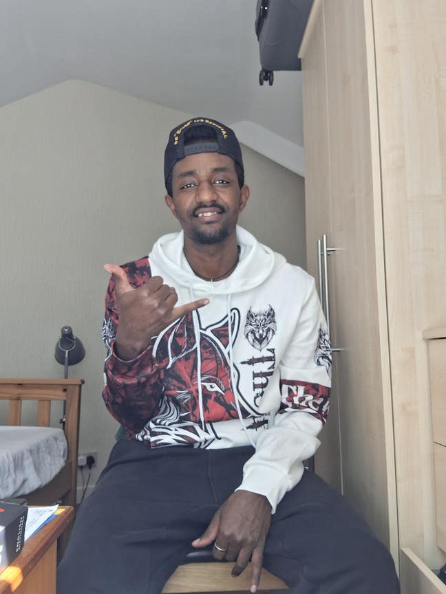 25 year old Male seeks a single or double room Main Photo