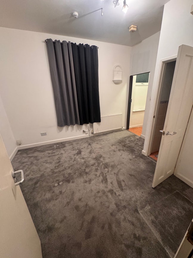 Self contained Studio close to tram station  Main Photo