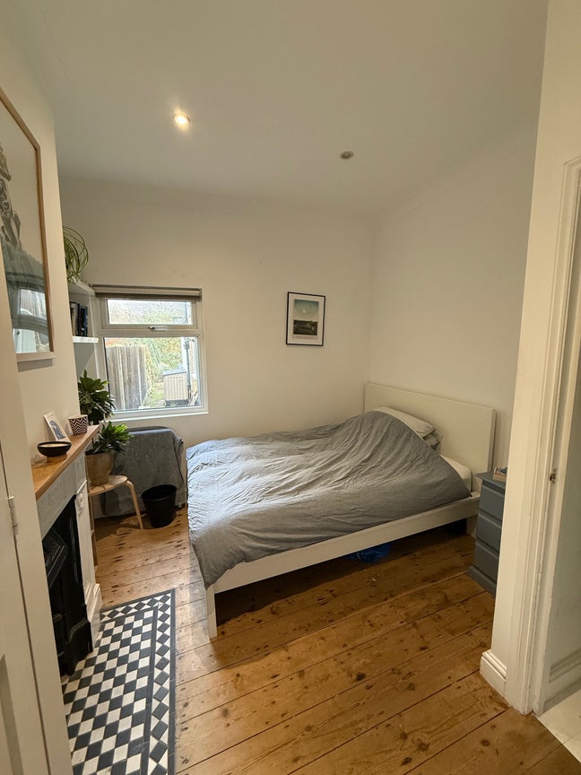 Room in cozy garden flat  Main Photo