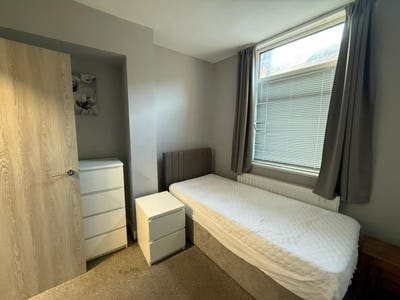 Furnish En-suite room to let in Barnsley! Main Photo