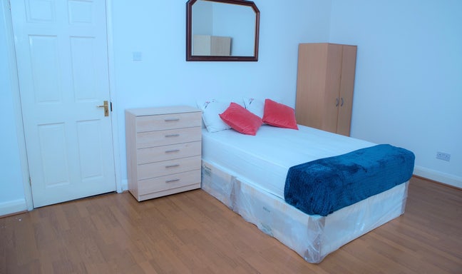 ✨ Spacious couple room in N16 (Green lanes) Main Photo