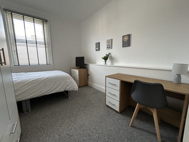 En-Suite Contractor Accommodation - great location Main Photo