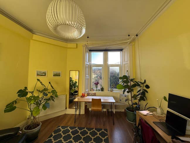 Spacious room in flat overlooking Arthur's Seat Main Photo