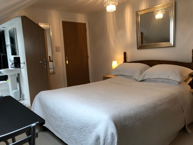 Gorgeous Double Available Now £650 Main Photo