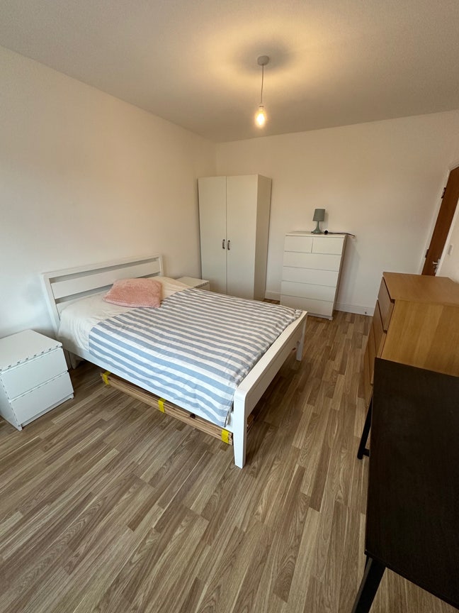 Spacious Double Room - All bills Included  Main Photo