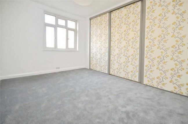 Double Room in 2 Bed Flat Main Photo