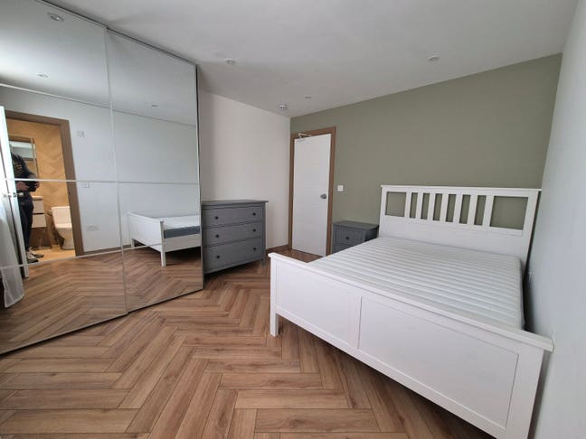 Ensuite double room in Wanstead Main Photo