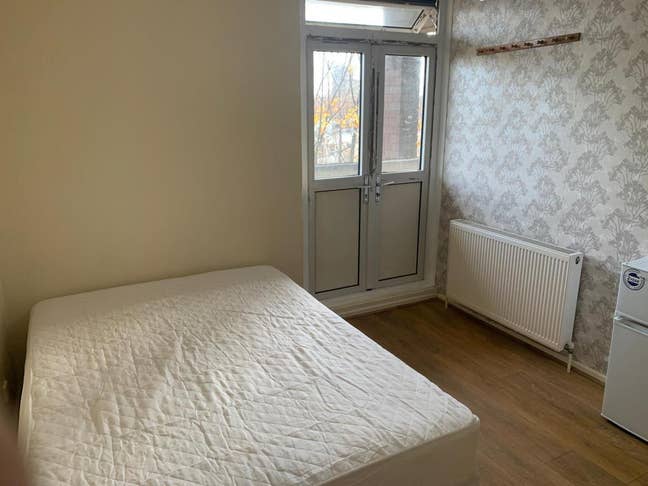 Double room available for rent on Wandsworth Road. Main Photo