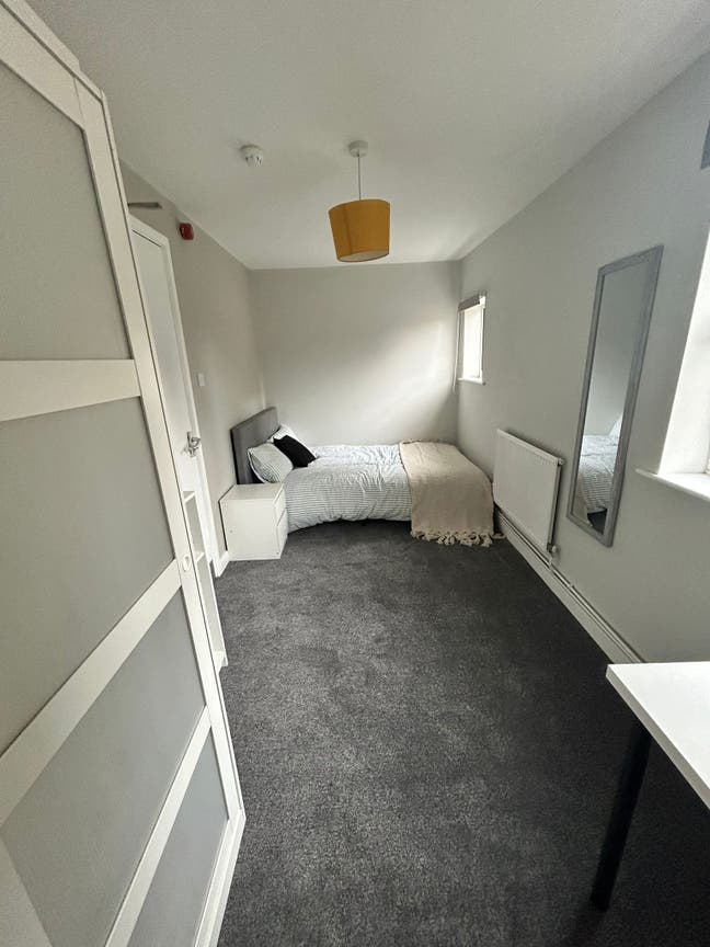 LOW Deposit • &pound;475pcm • NG7 Rooms Main Photo