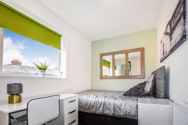 Designer 6 Bed Fallowfield House Main Photo