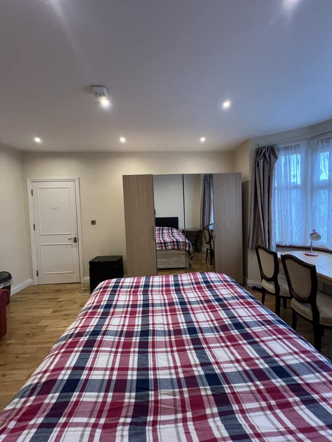 Double room to rent  Main Photo