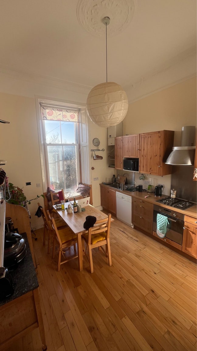 2 Rooms in a 3 bedroom flat in Kelvinbridge  Main Photo