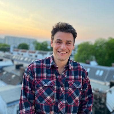 Returning to London Main Photo