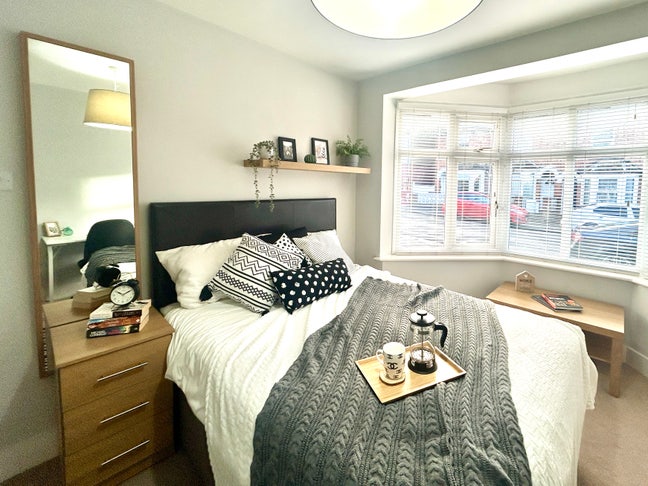 Modern 💫 Classy 💫 Fresh 💫 Main Photo