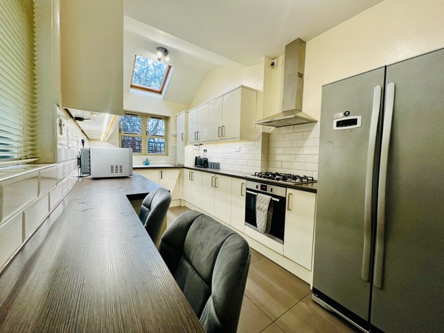 ⭐ New Room ready to move in ⭐ QMC / City hospital Main Photo