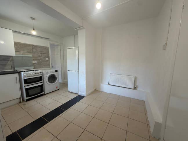 Studio Flat available in Tooting Main Photo
