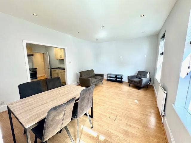 1 double, 1 single large flat in Hackney  Main Photo