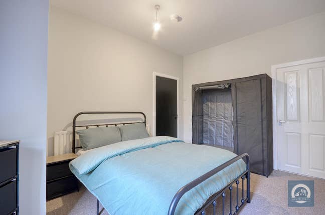 Refurbed throughout, Double rooms.  Main Photo