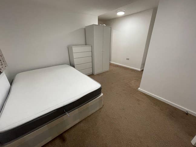 Extremely large double room with all bill included Main Photo